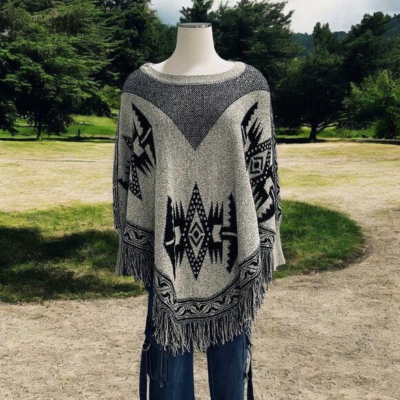 La Vie 89 Southwest Aztec Fringe Poncho Sweater Boho Western Festival M L - Picture 1 of 9